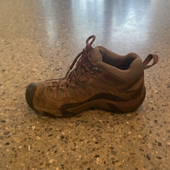 Girls Keen hiking boots size 5.5 - Picture 3 of 3